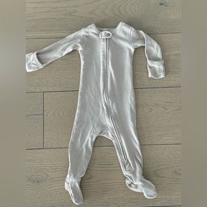 L’ovedbaby footies, size 3-6, color oatmeal